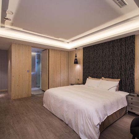 U-Her Hotel Taichung Extérieur photo