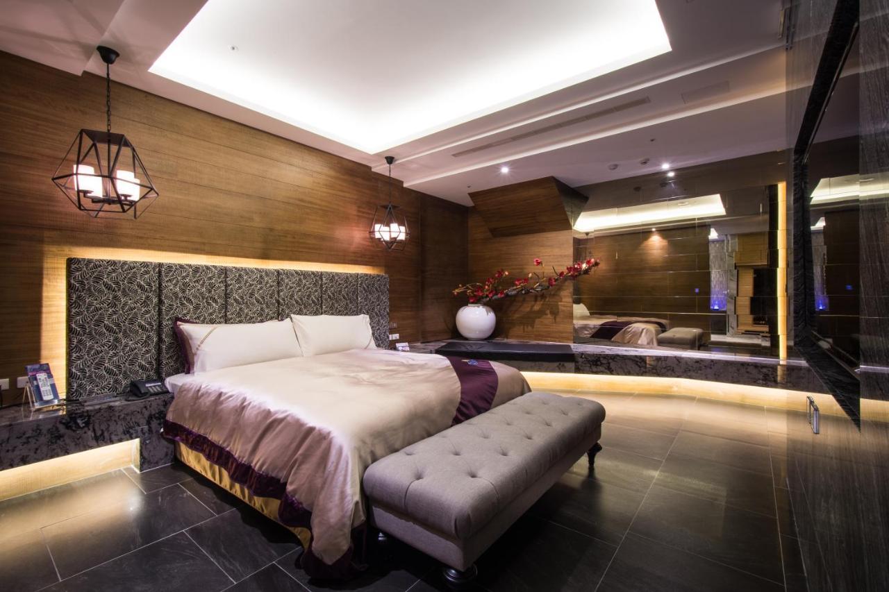 U-Her Hotel Taichung Extérieur photo