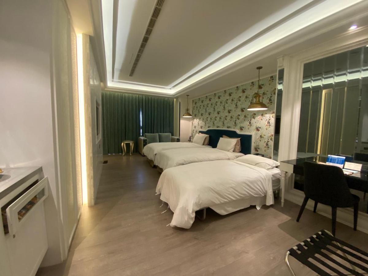 U-Her Hotel Taichung Extérieur photo