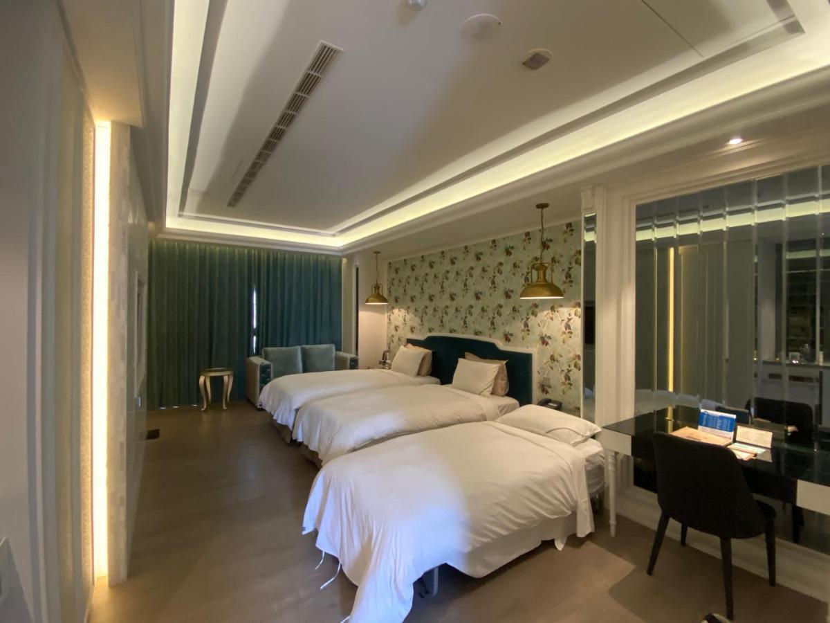 U-Her Hotel Taichung Extérieur photo