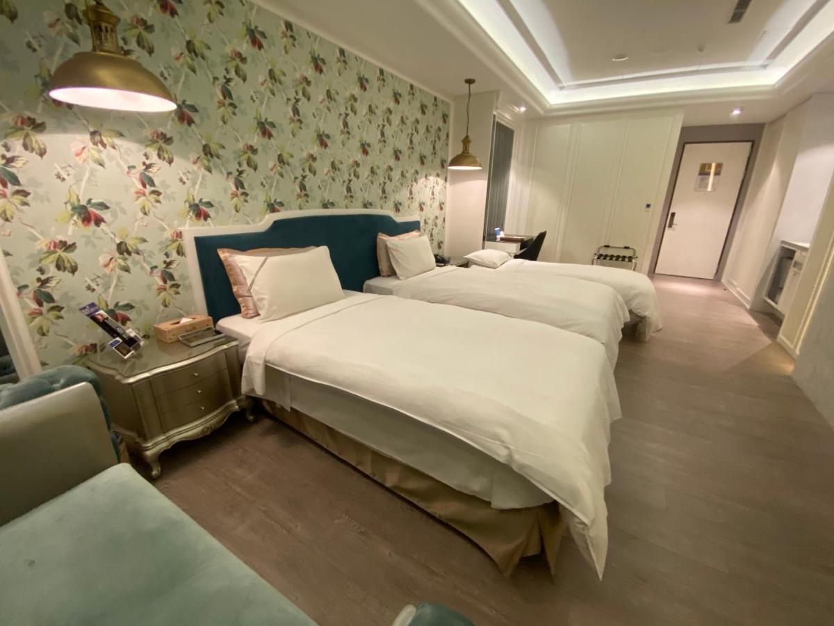 U-Her Hotel Taichung Extérieur photo