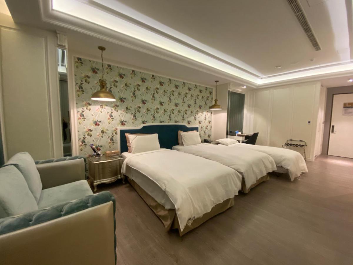 U-Her Hotel Taichung Extérieur photo