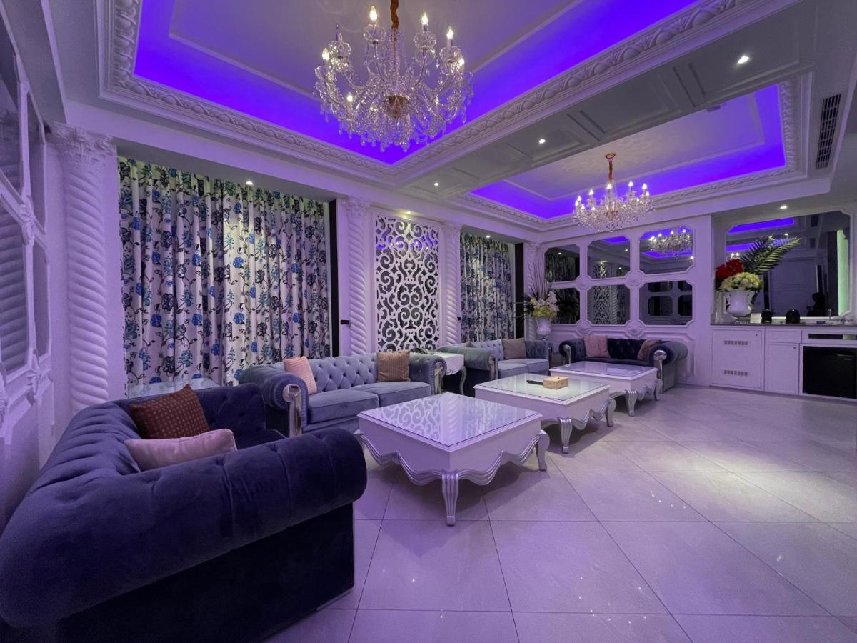 U-Her Hotel Taichung Extérieur photo