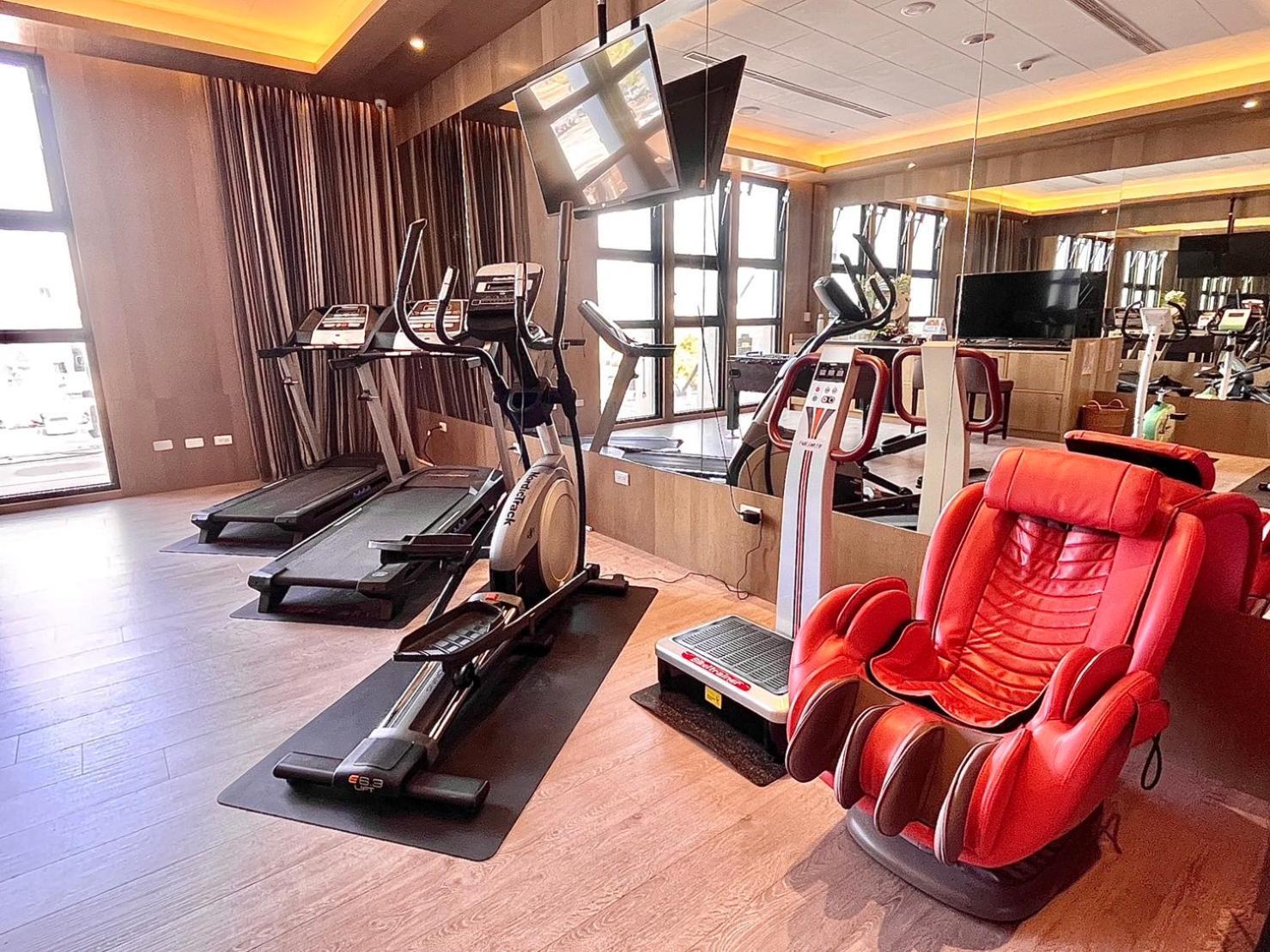 U-Her Hotel Taichung Extérieur photo