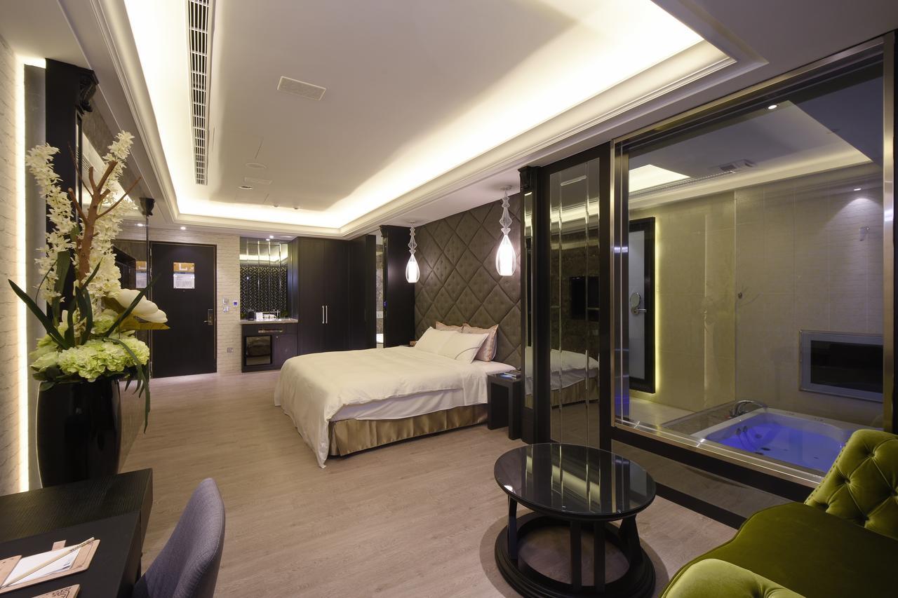 U-Her Hotel Taichung Extérieur photo