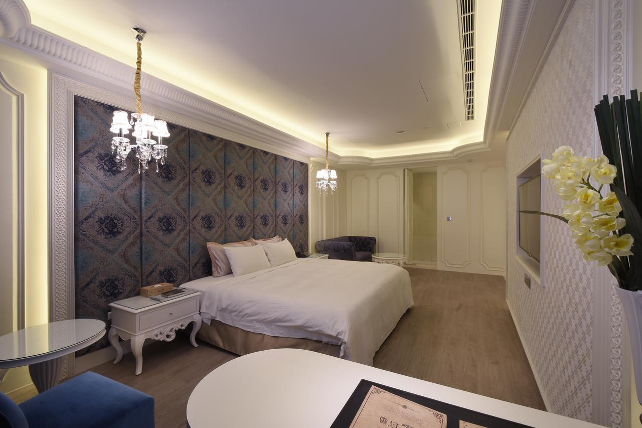 U-Her Hotel Taichung Extérieur photo