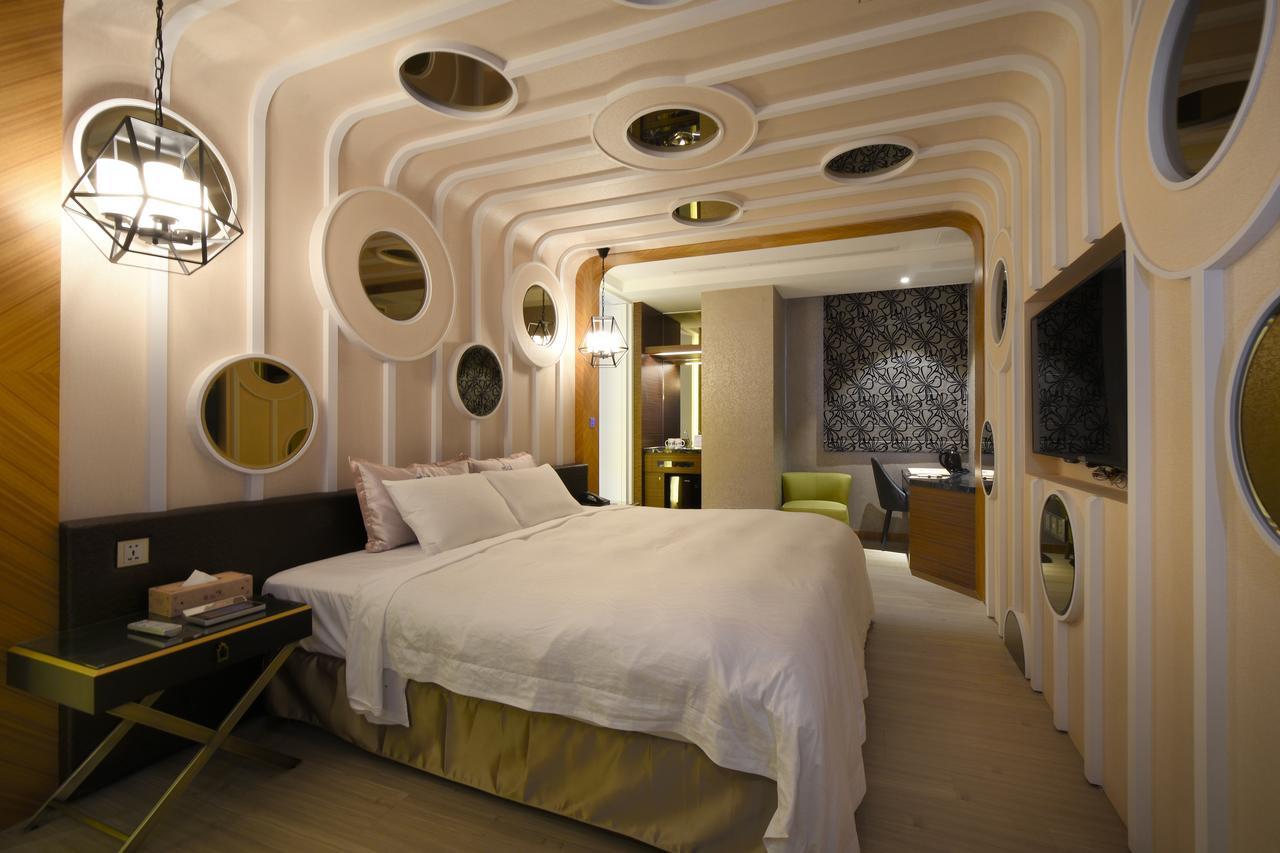 U-Her Hotel Taichung Extérieur photo