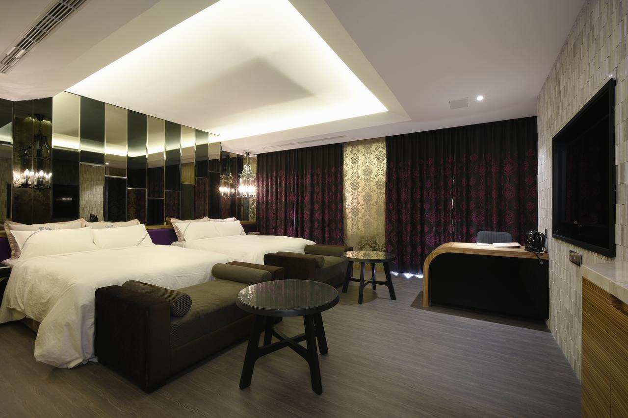 U-Her Hotel Taichung Extérieur photo
