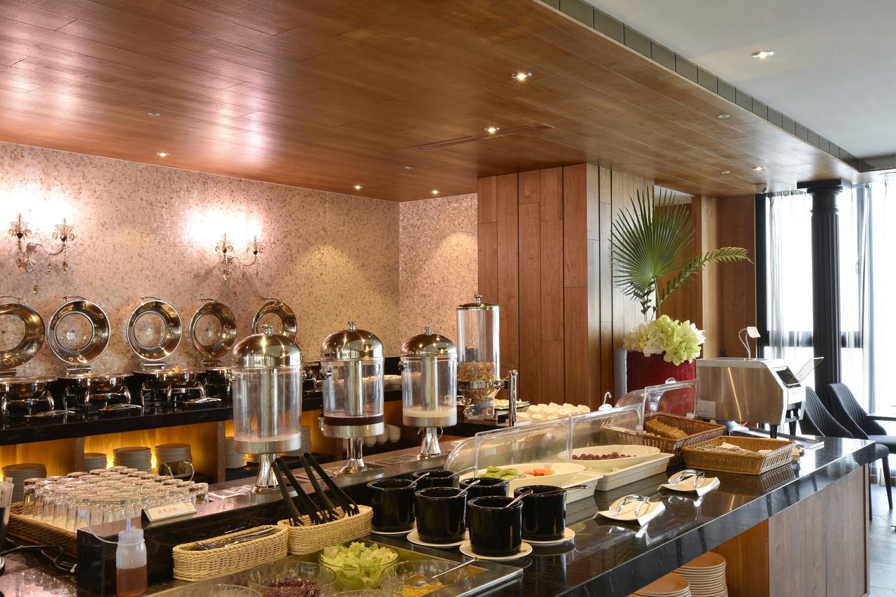 U-Her Hotel Taichung Extérieur photo