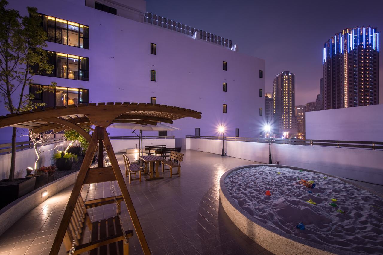 U-Her Hotel Taichung Extérieur photo