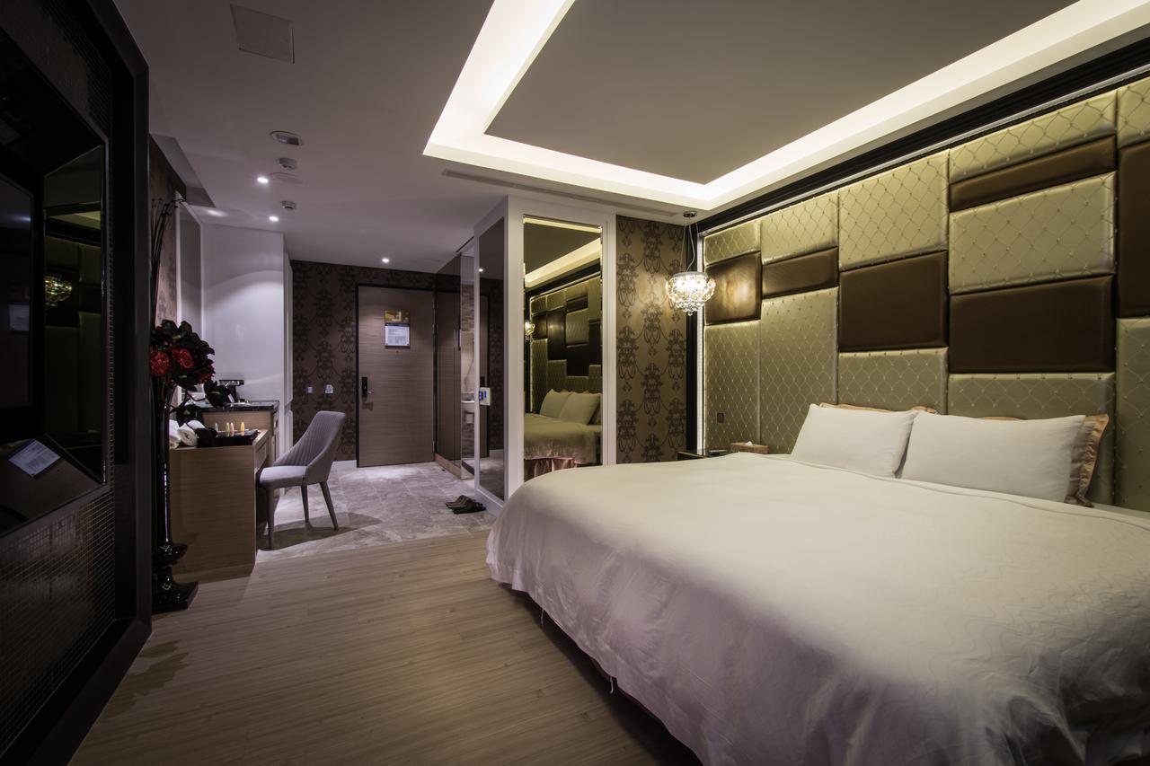 U-Her Hotel Taichung Extérieur photo