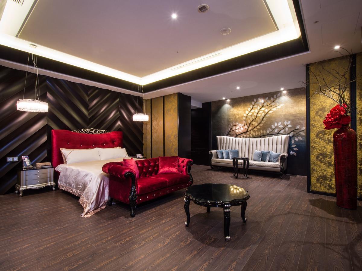 U-Her Hotel Taichung Extérieur photo
