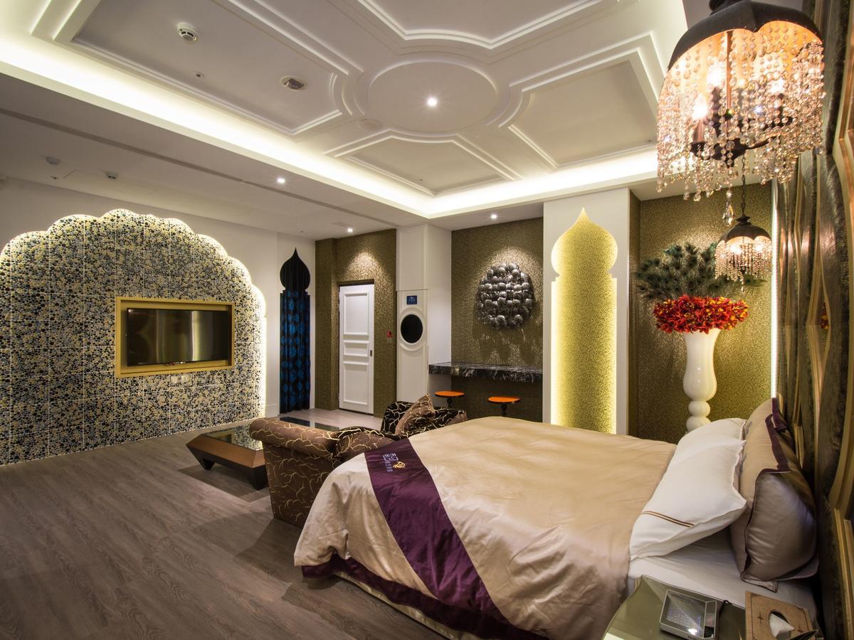 U-Her Hotel Taichung Extérieur photo