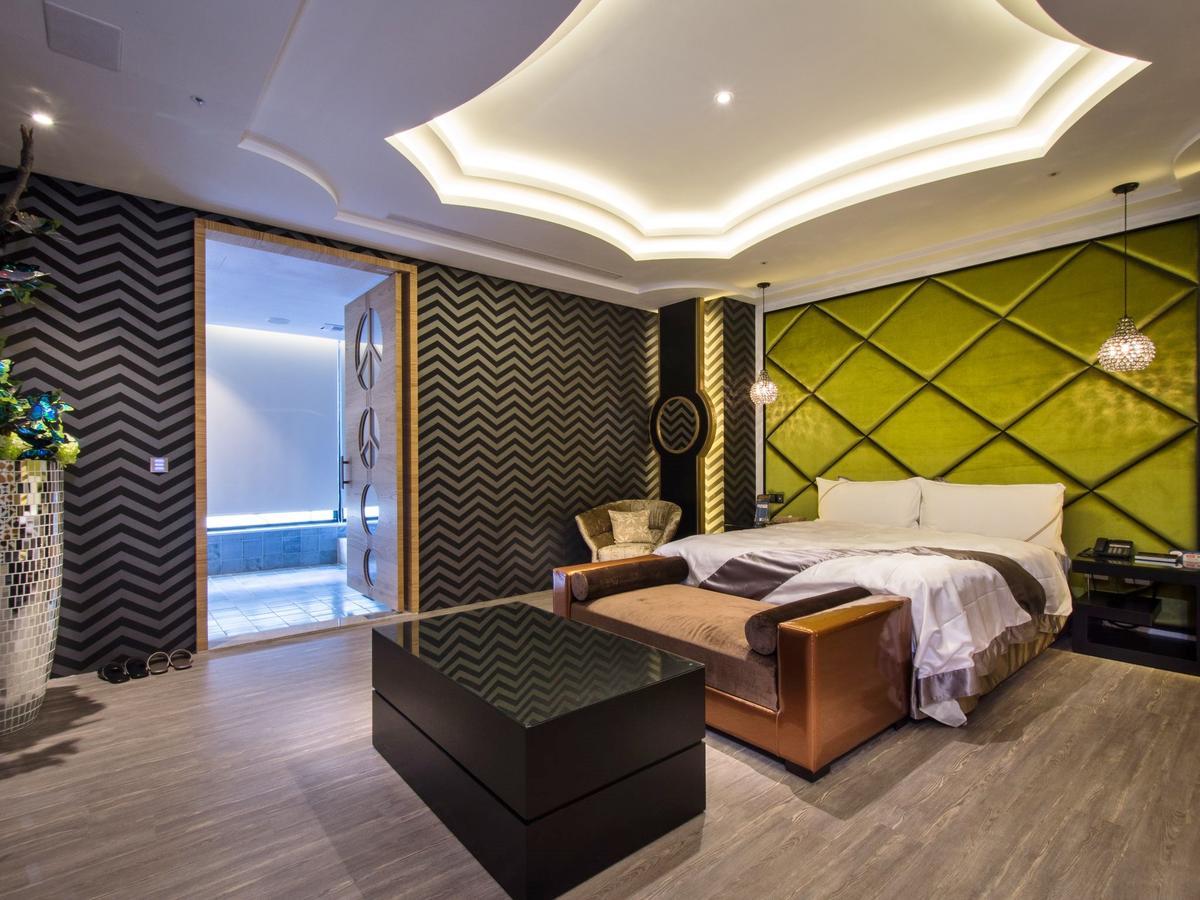 U-Her Hotel Taichung Extérieur photo