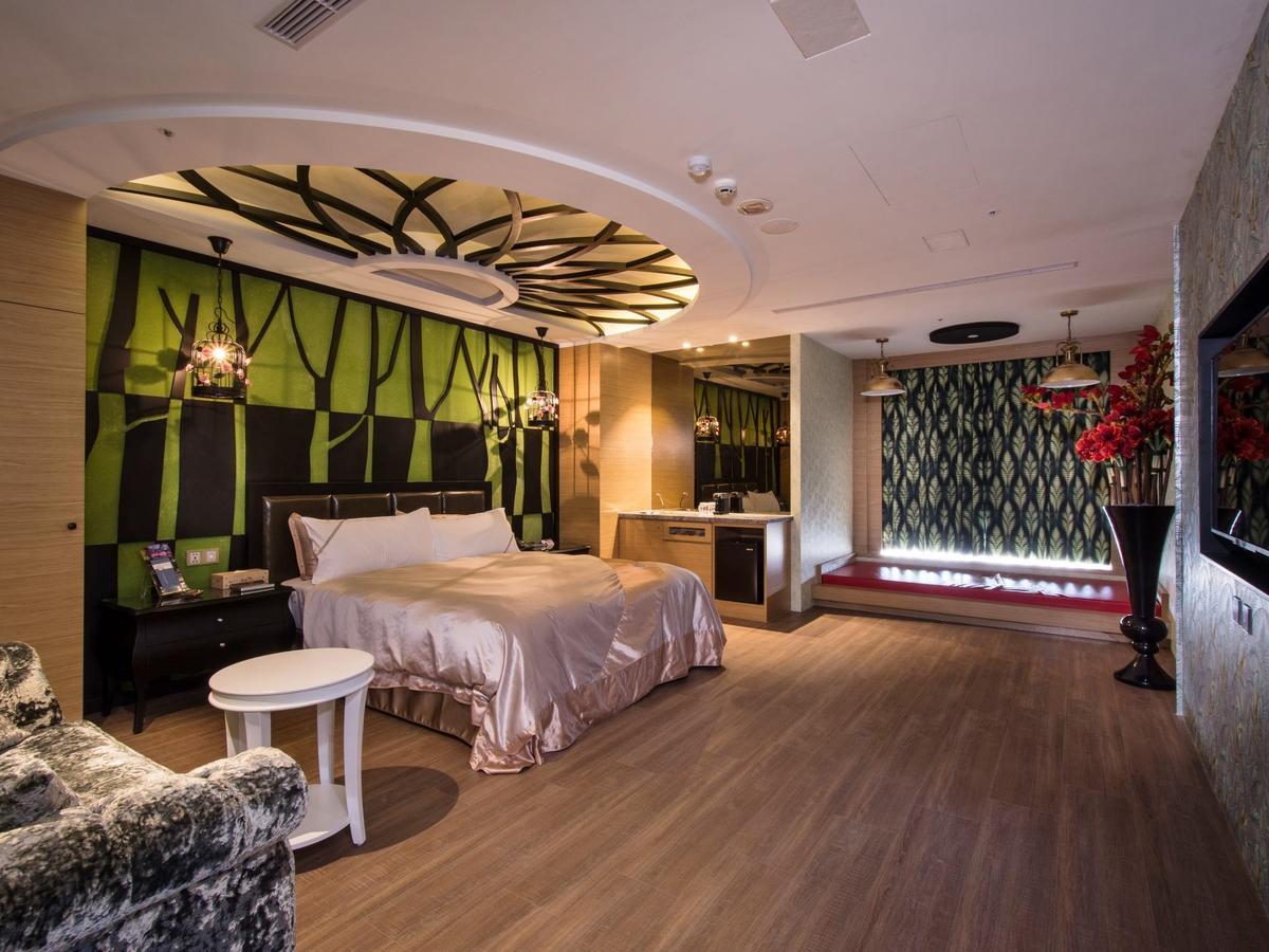 U-Her Hotel Taichung Extérieur photo