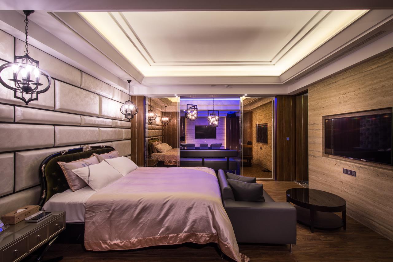 U-Her Hotel Taichung Extérieur photo