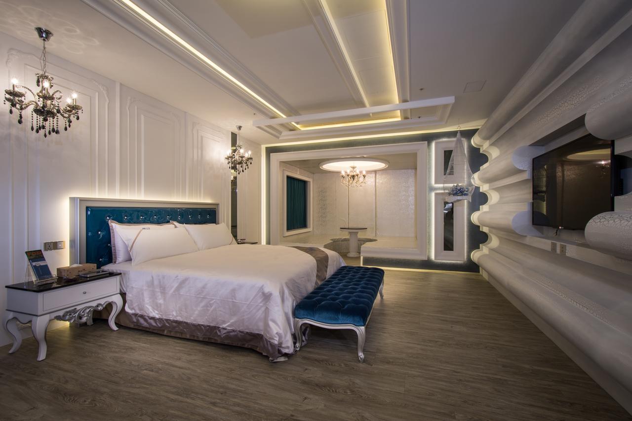 U-Her Hotel Taichung Extérieur photo