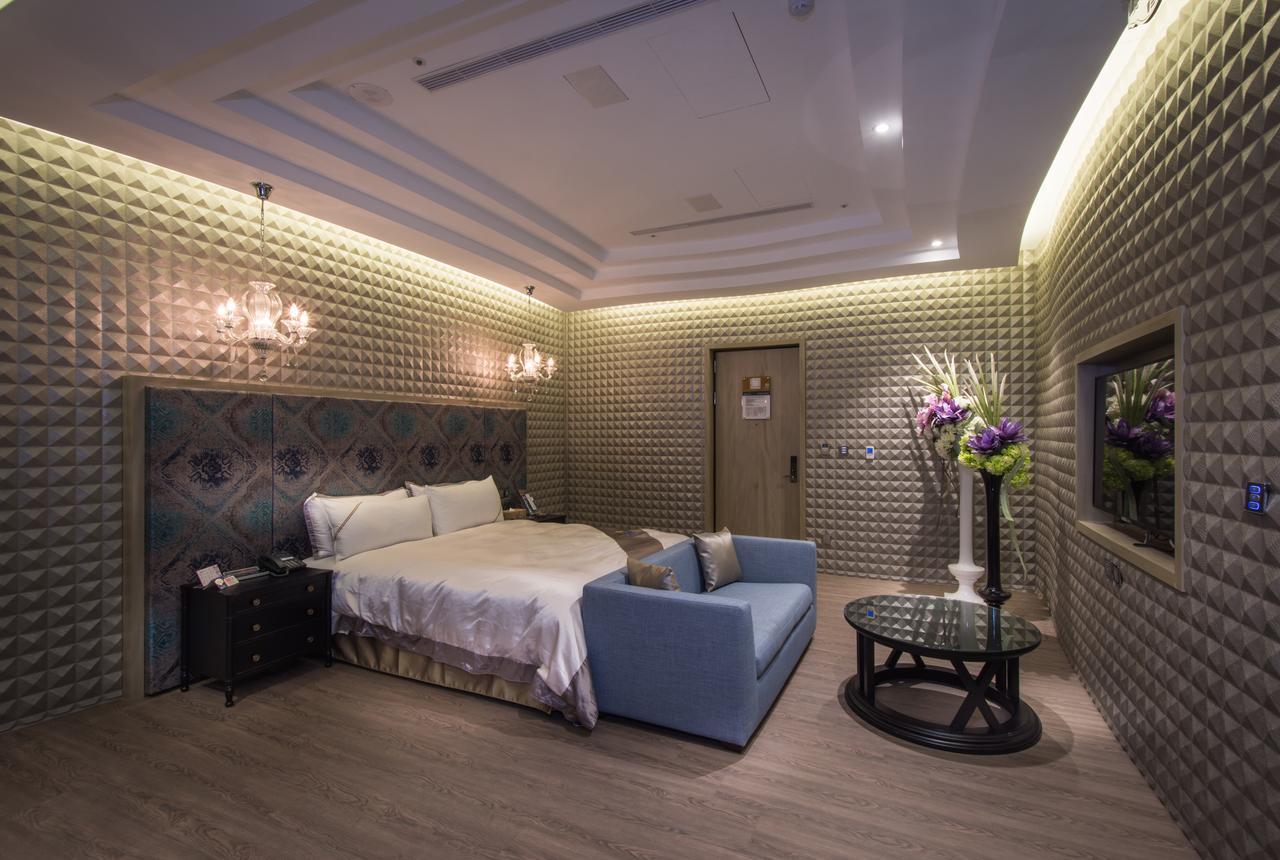 U-Her Hotel Taichung Extérieur photo