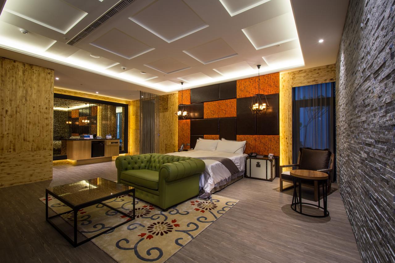 U-Her Hotel Taichung Extérieur photo