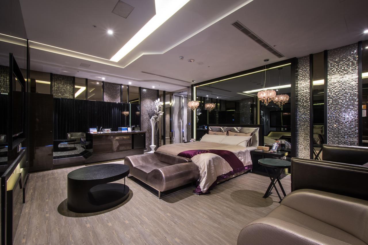 U-Her Hotel Taichung Extérieur photo