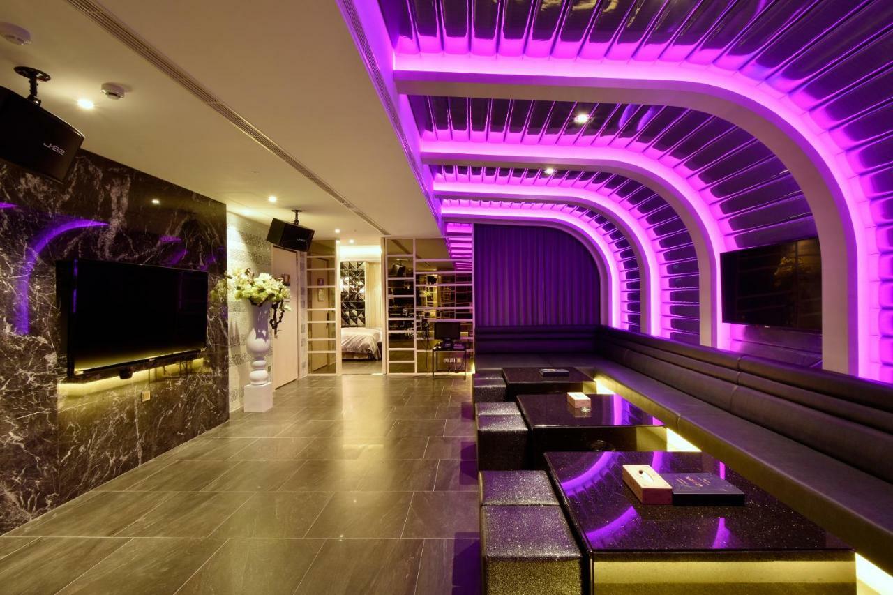 U-Her Hotel Taichung Extérieur photo