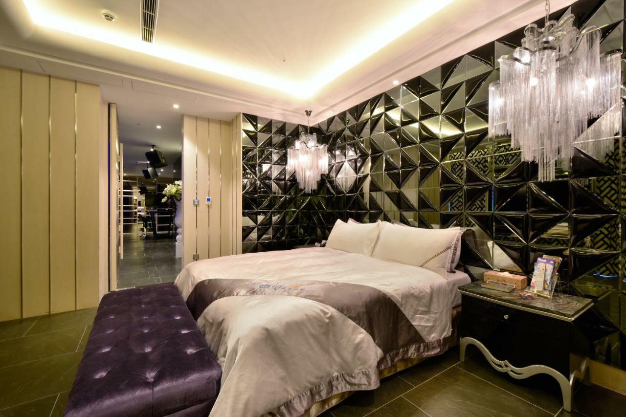U-Her Hotel Taichung Extérieur photo