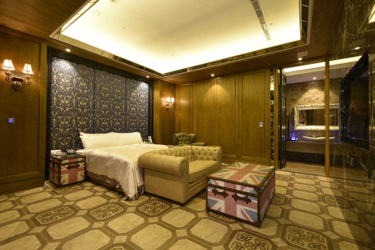 U-Her Hotel Taichung Extérieur photo