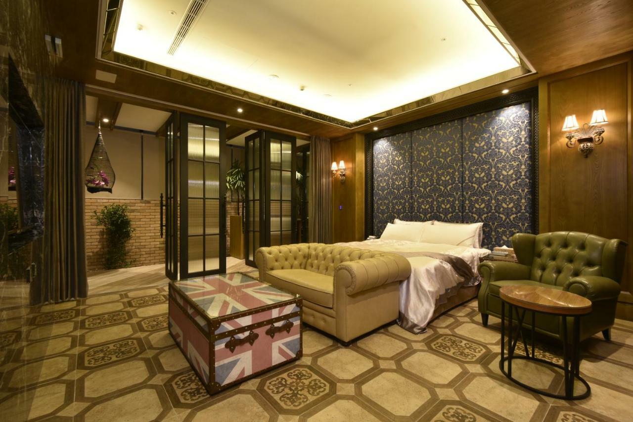 U-Her Hotel Taichung Extérieur photo