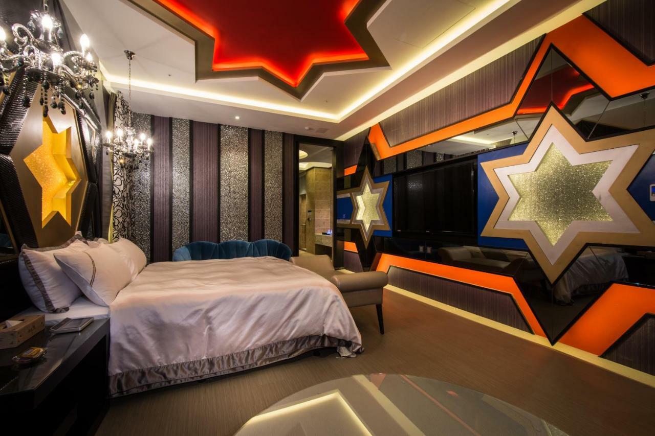 U-Her Hotel Taichung Extérieur photo