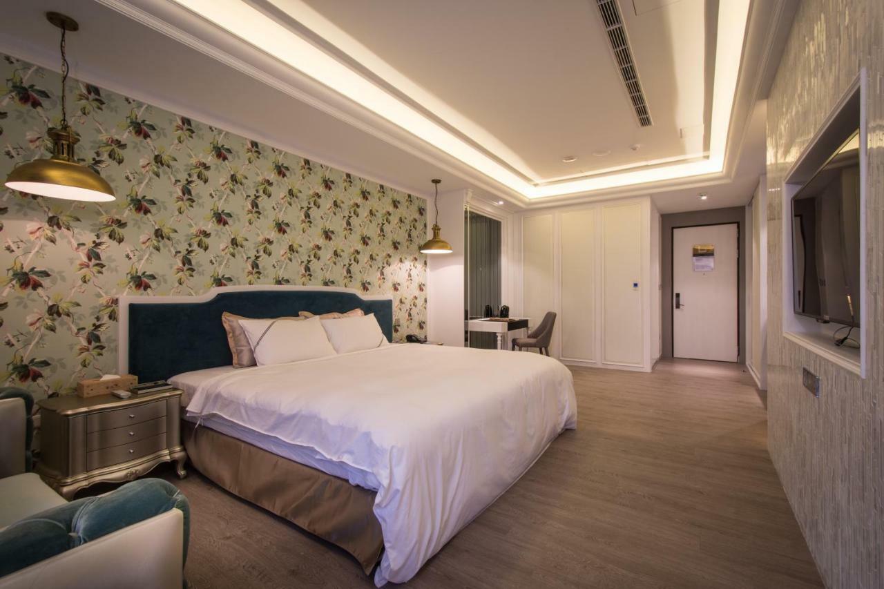 U-Her Hotel Taichung Extérieur photo