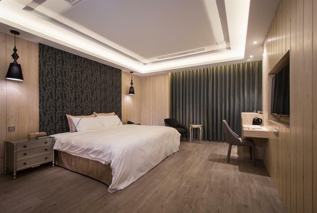 U-Her Hotel Taichung Extérieur photo