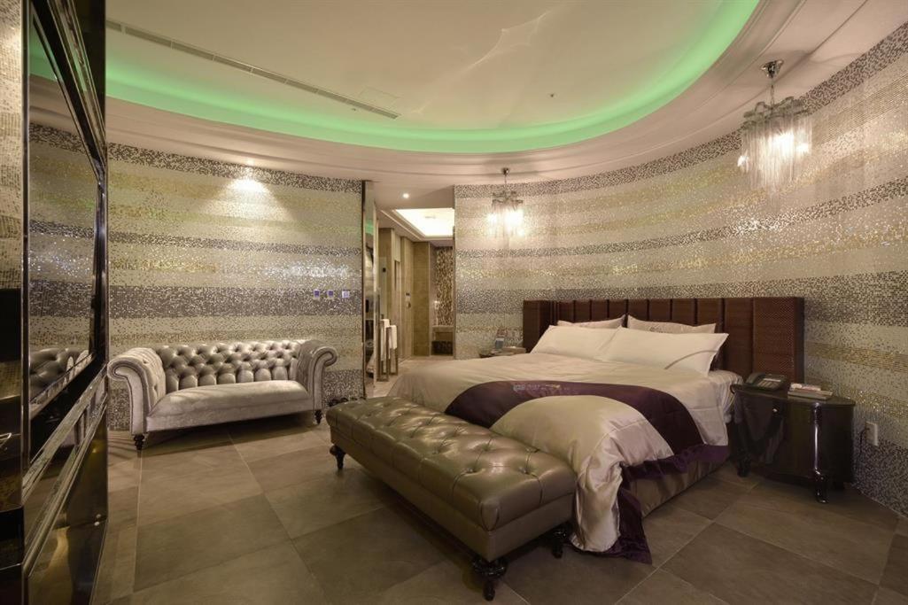 U-Her Hotel Taichung Extérieur photo